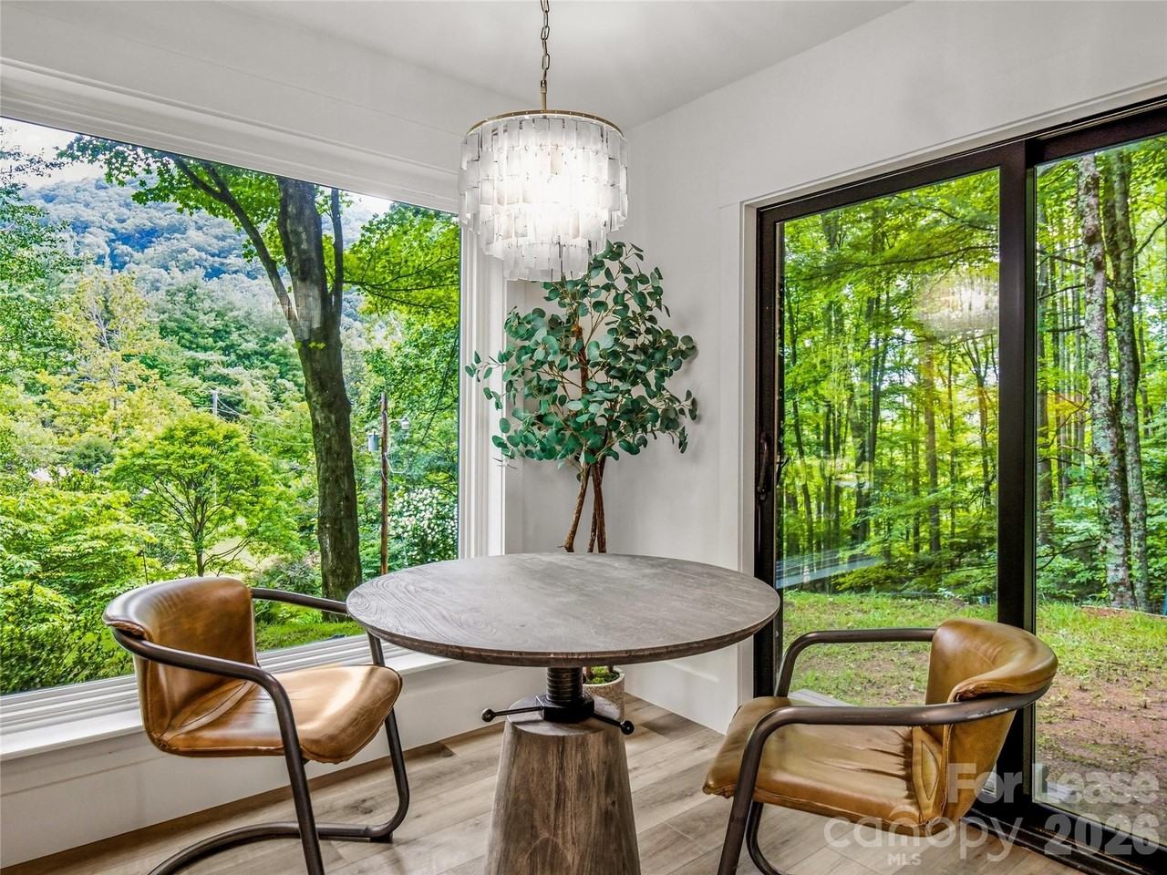 81 Summer Trees Ln - Photo 3 of 33