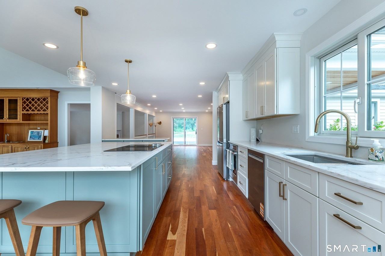 4 Breezy Hill Rd - Photo 5 of 38