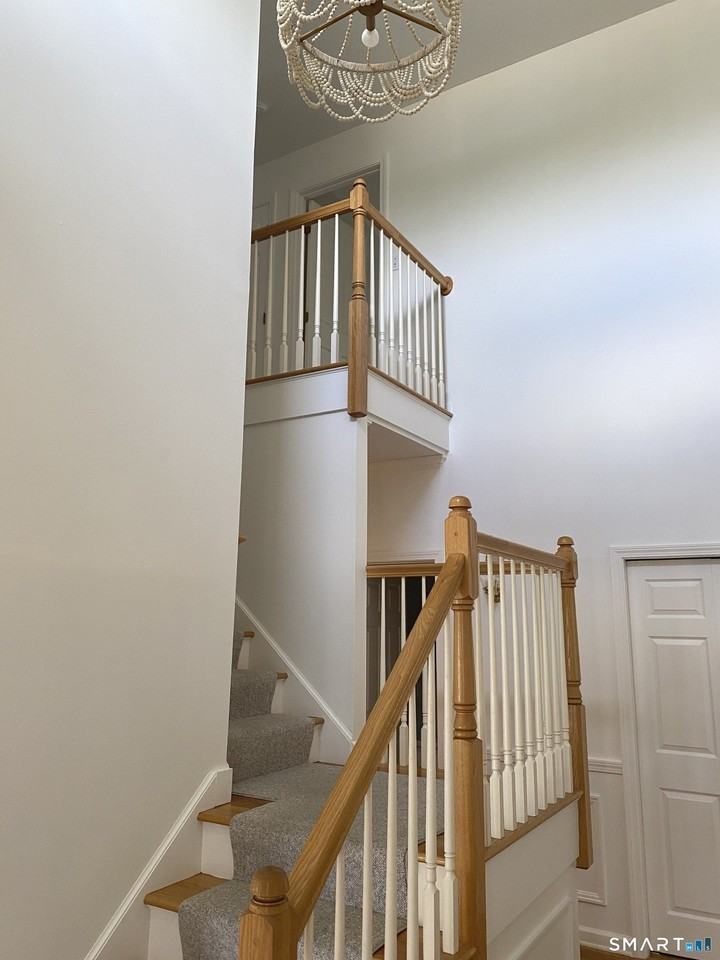 54 Winchester Dr - Photo 7 of 40