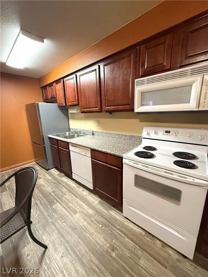 5041 River Glen Dr #94 - Photo 7 of 24