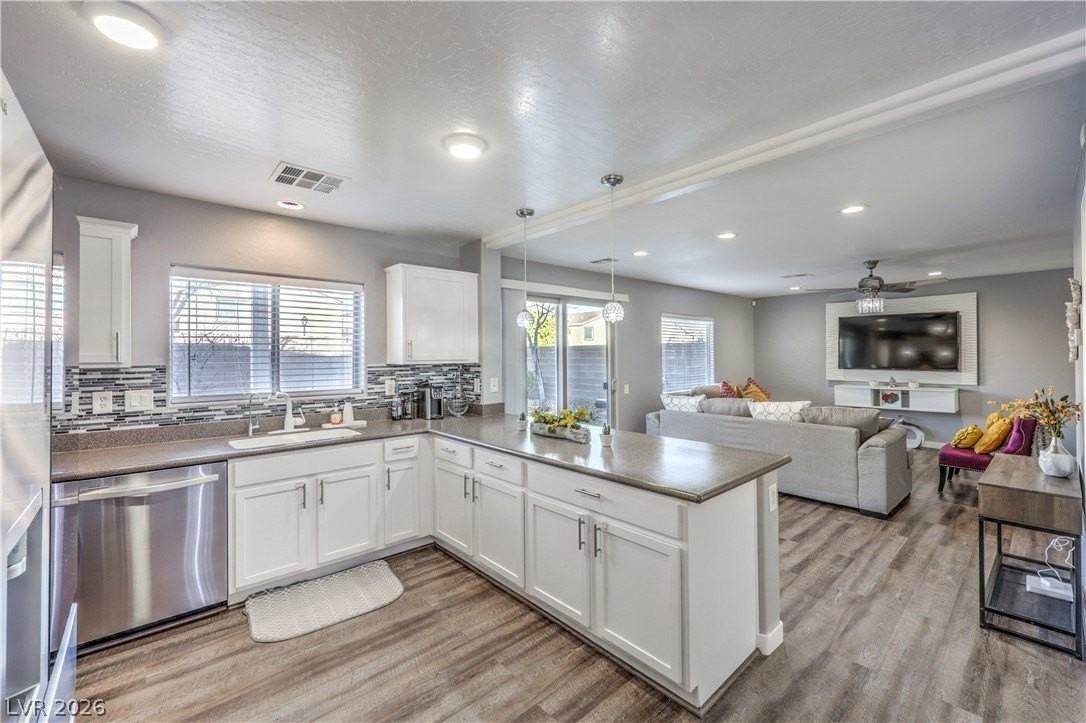 9062 Mackanos Ave - Photo 5 of 25