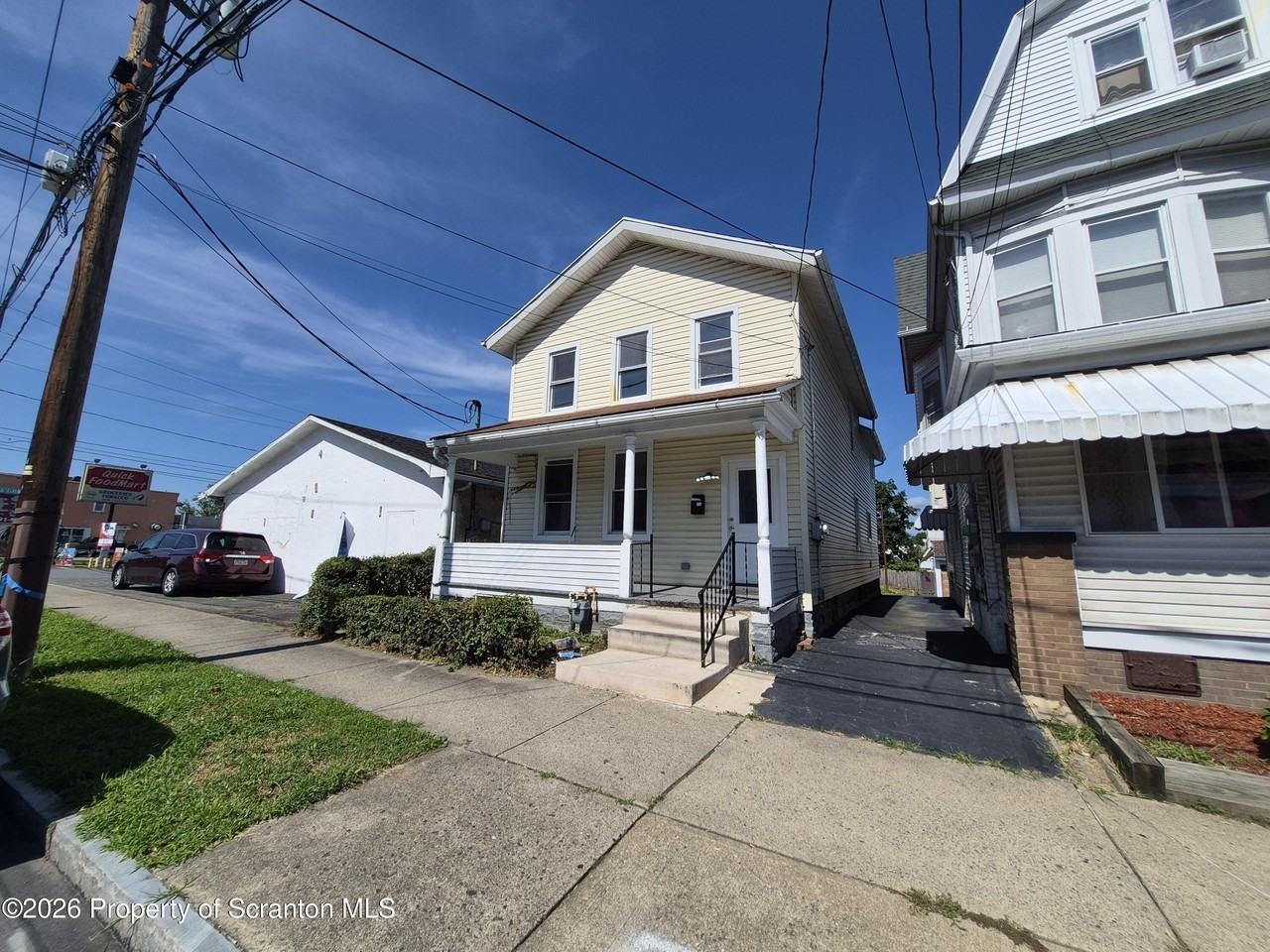 556 N Main St - Photo 2 of 36