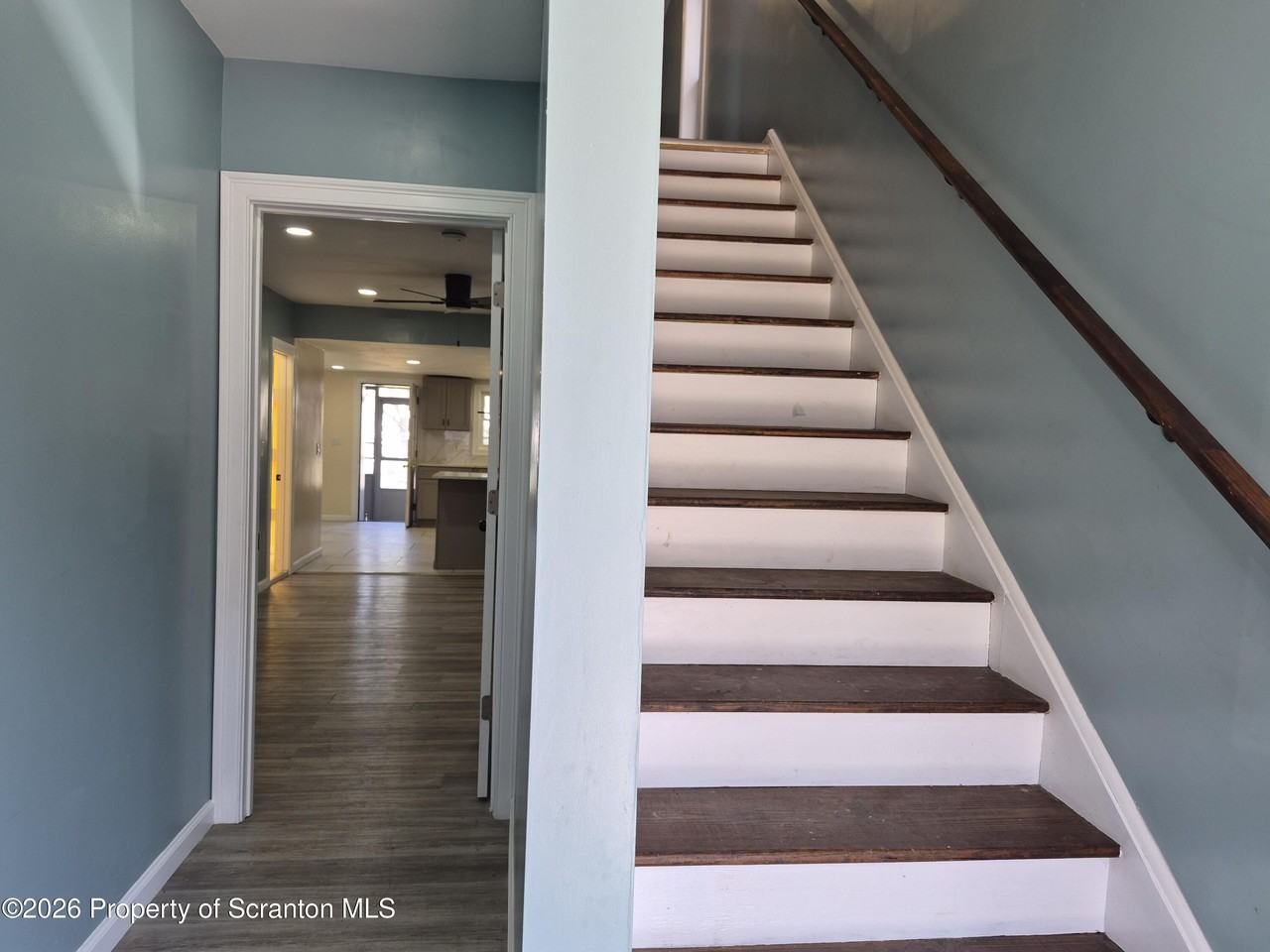 556 N Main St - Photo 3 of 36