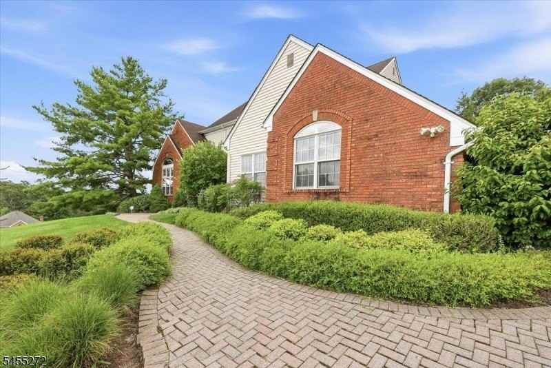 30 Homewood Dr - Photo 2 of 40
