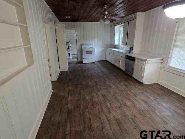3692 County Road 424 W - Photo 3 of 11