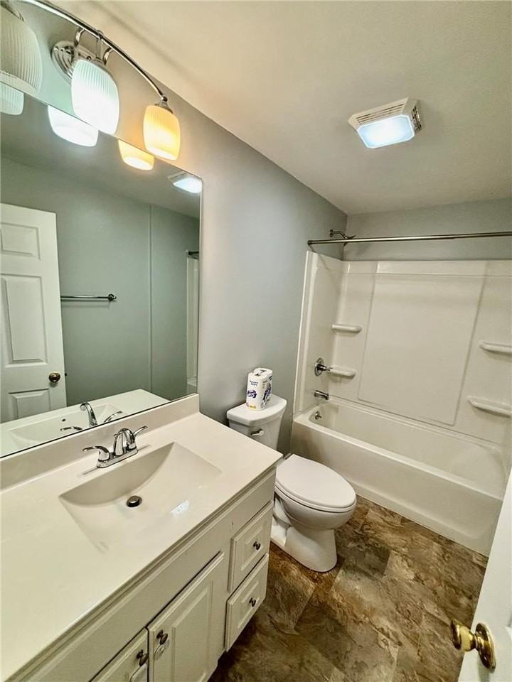 174 Wood St - Photo 4 of 11