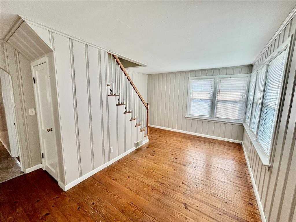 174 Wood St - Photo 6 of 11