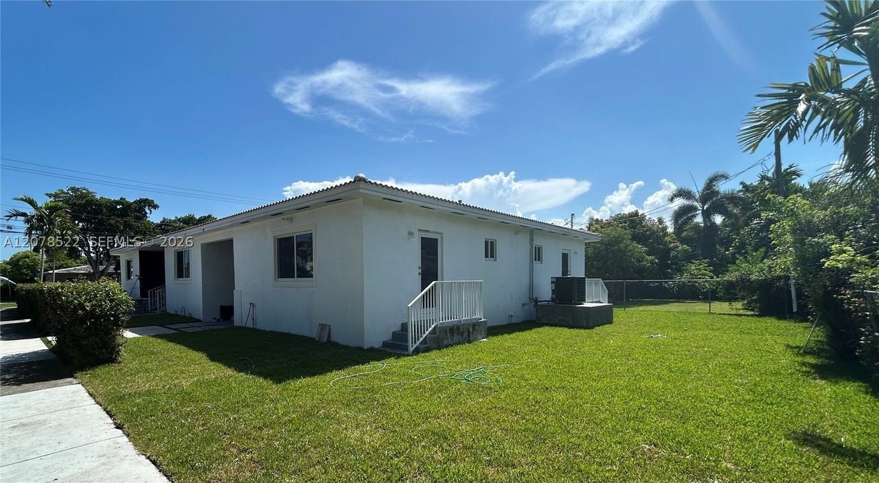 580 Lee Dr - Photo 2 of 3