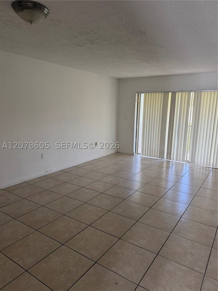 650 Ne 149th St #106F - Photo 4 of 7