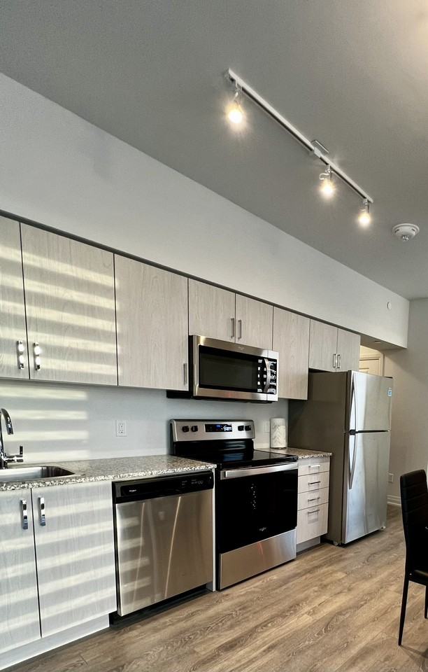 10 Meadowglen Pl - Photo 2 of 20