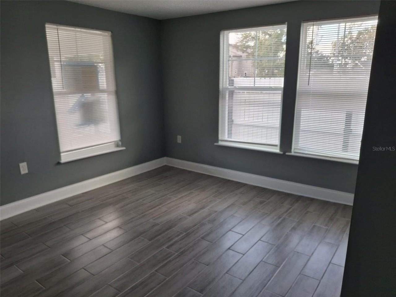 825 3rd St - Photo 5 of 22
