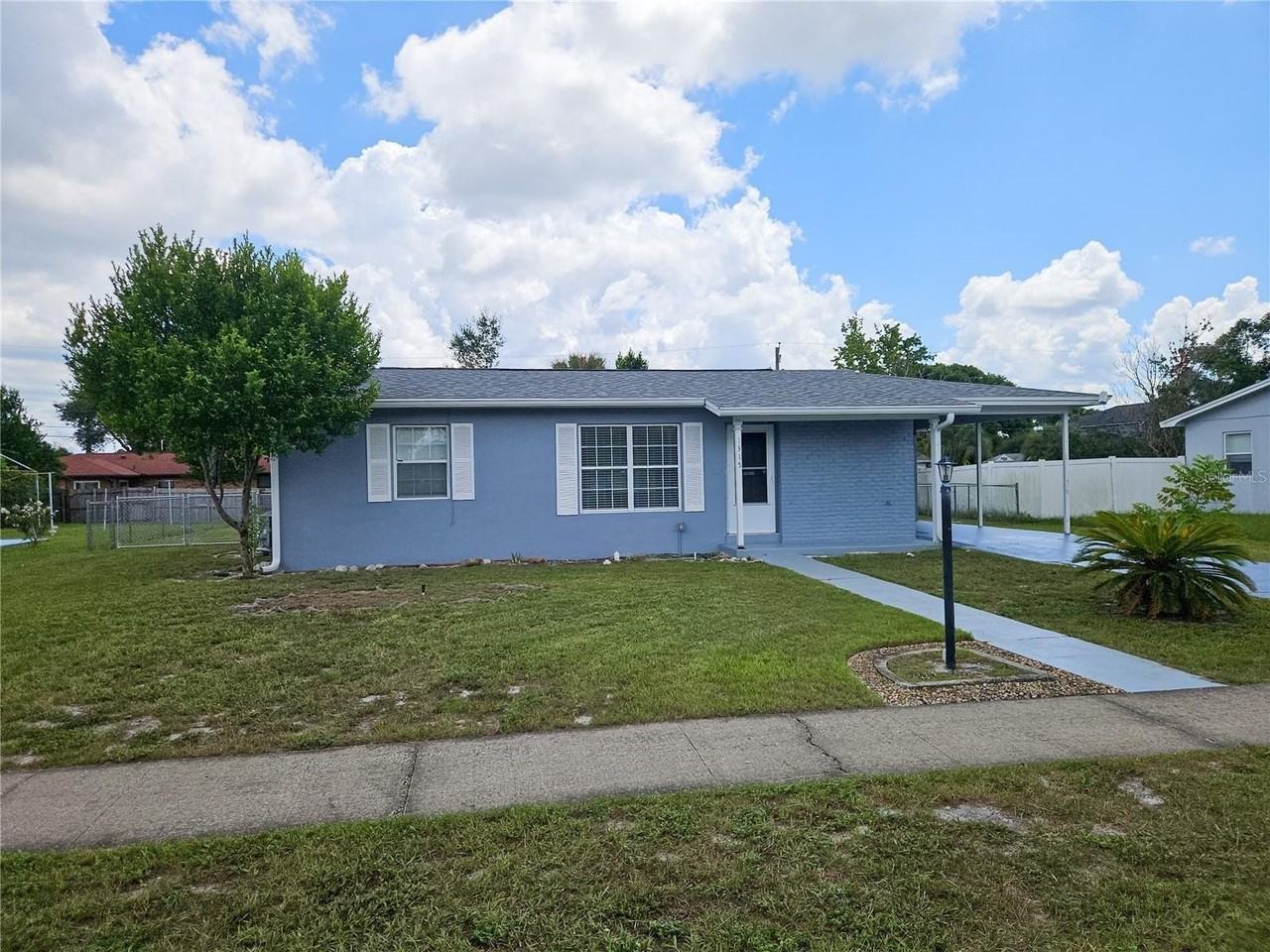 1315 E Hancock Dr - Photo 2 of 16