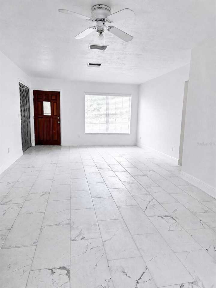 1315 E Hancock Dr - Photo 3 of 16
