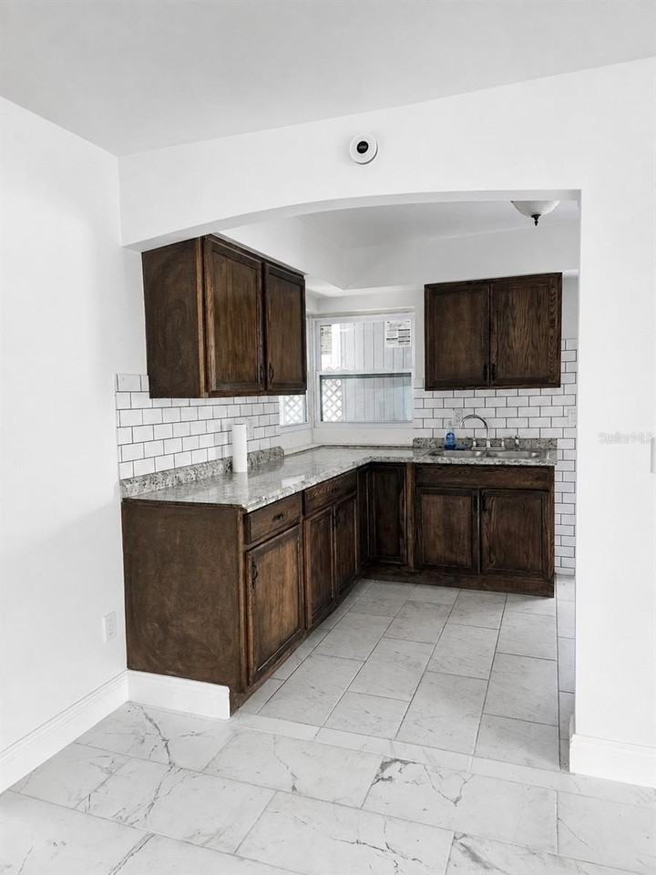 1315 E Hancock Dr - Photo 4 of 16