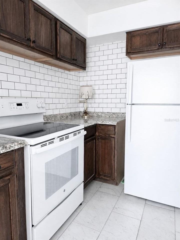 1315 E Hancock Dr - Photo 5 of 16