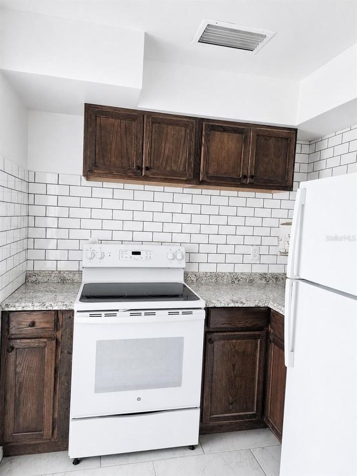 1315 E Hancock Dr - Photo 6 of 16
