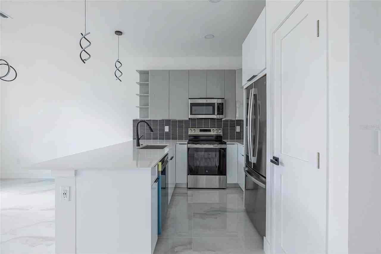 2025 Barroso St - Photo 2 of 11
