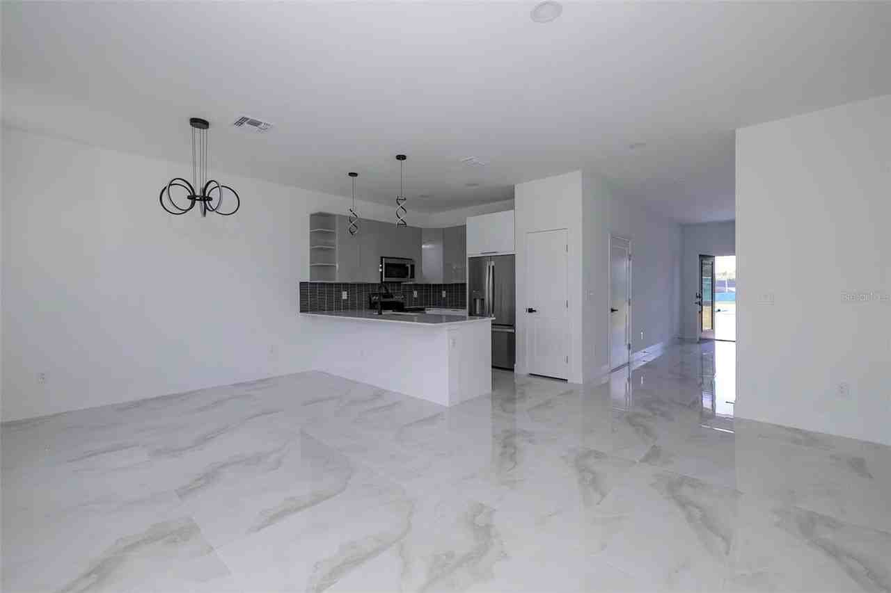 2025 Barroso St - Photo 3 of 11