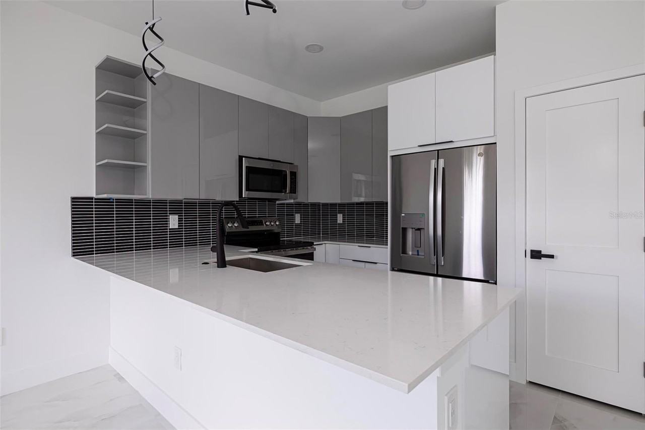 2025 Barroso St - Photo 4 of 11