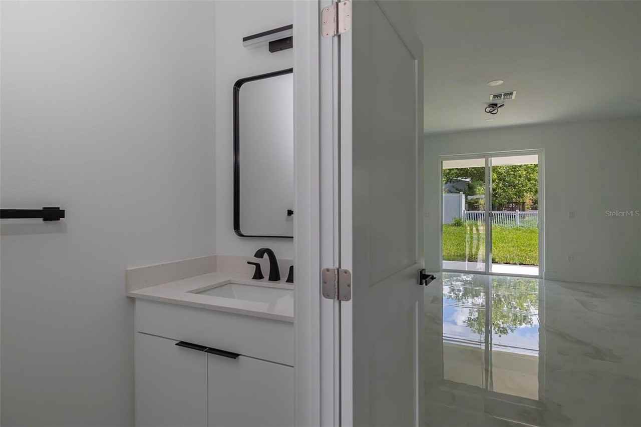 2025 Barroso St - Photo 5 of 11