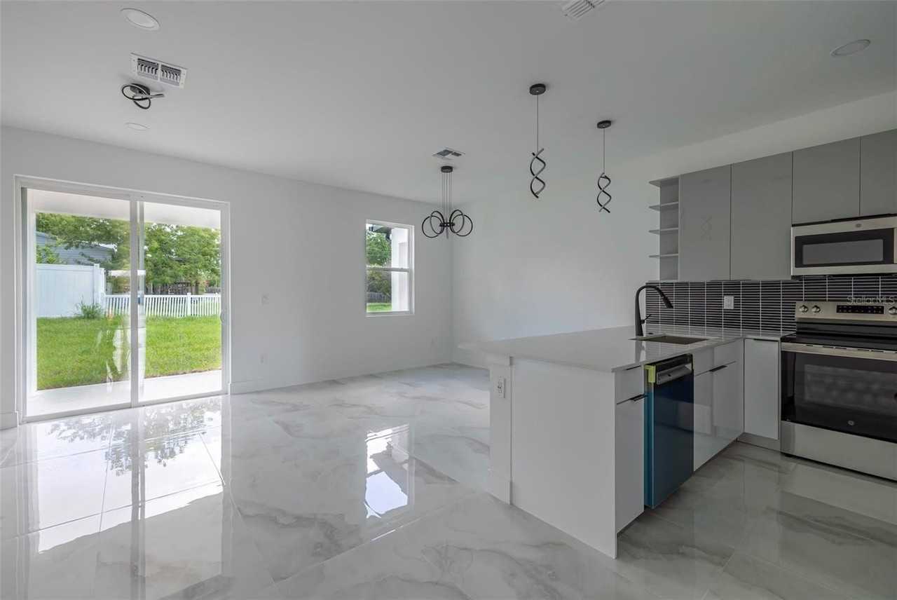 2025 Barroso St - Photo 7 of 11