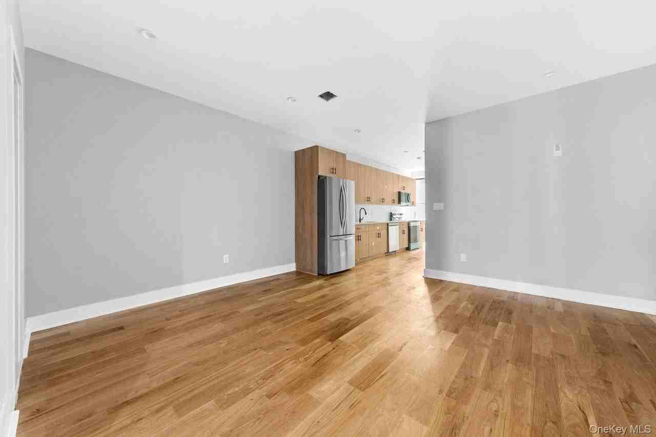 964 Saint Johns Pl #2 - Photo 4 of 7