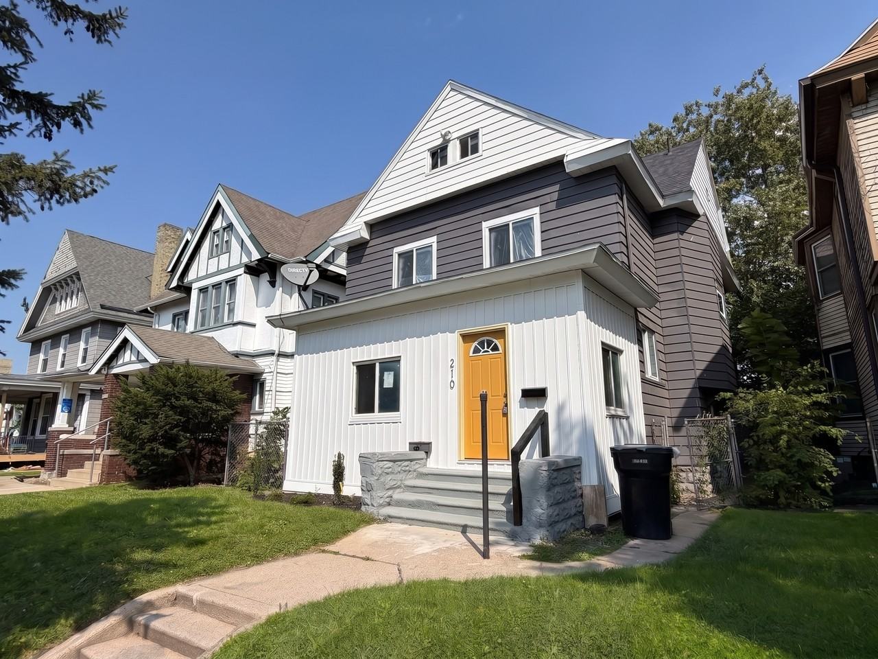 210 S Taylor St #1 - Photo 3 of 21