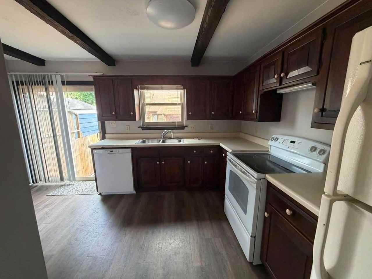 1428 Goose Lndg - Photo 2 of 10