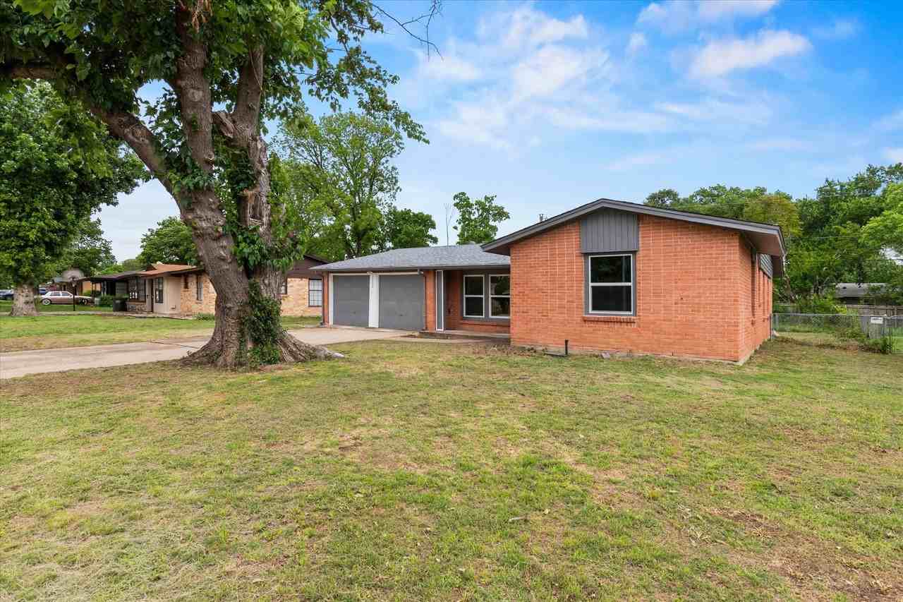 13634 Pyramid Dr - Photo 3 of 31