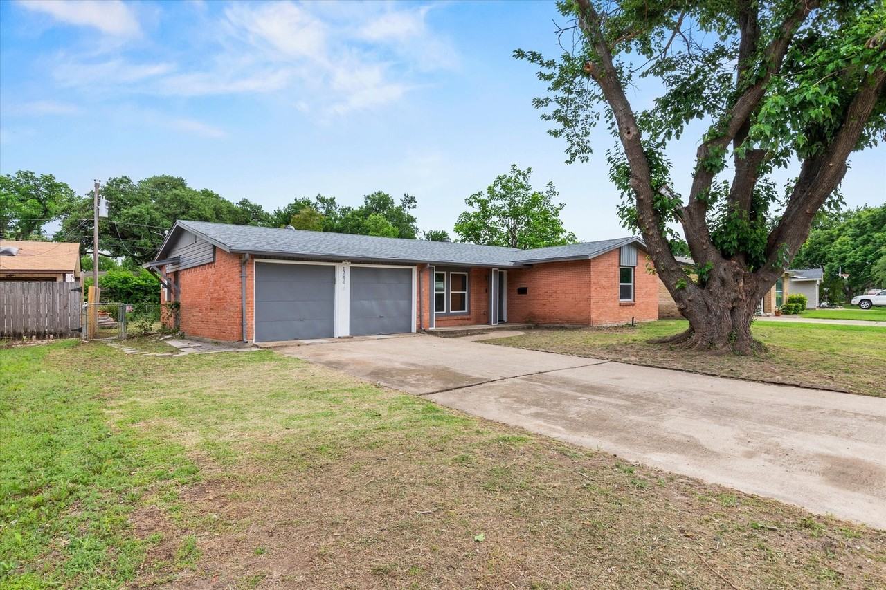 13634 Pyramid Dr - Photo 4 of 31