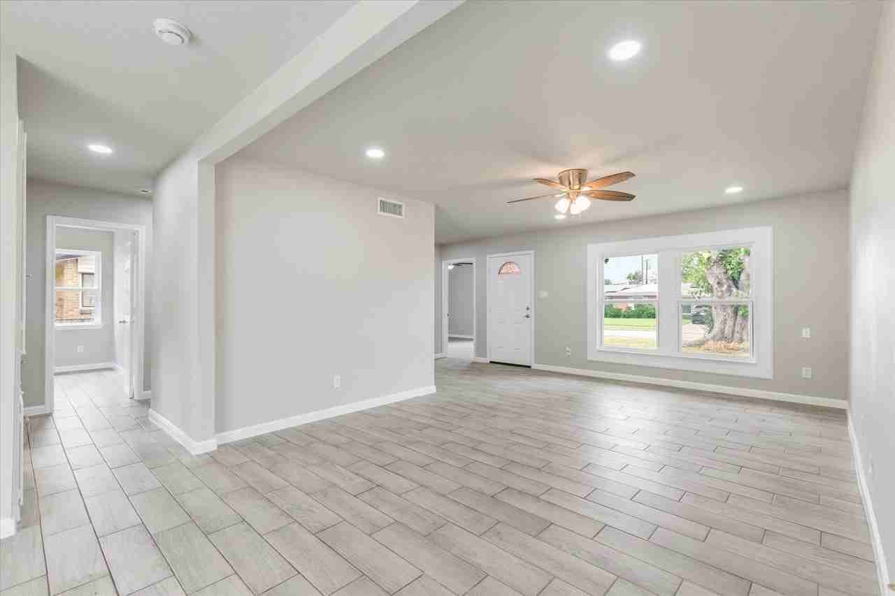 13634 Pyramid Dr - Photo 7 of 31