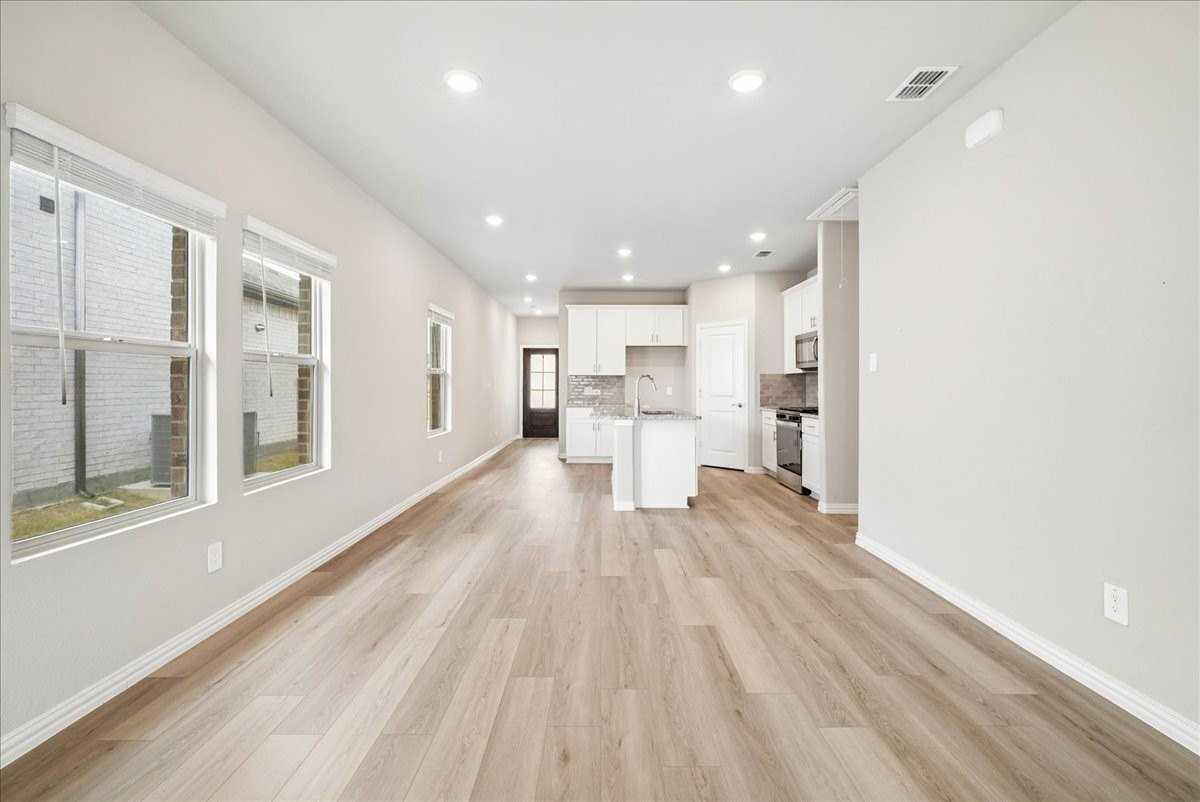 3903 Sandstone Dr - Photo 5 of 20