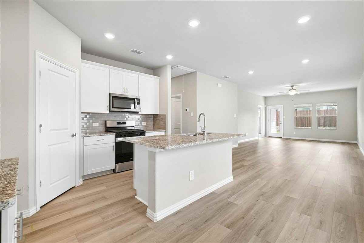3903 Sandstone Dr - Photo 6 of 20