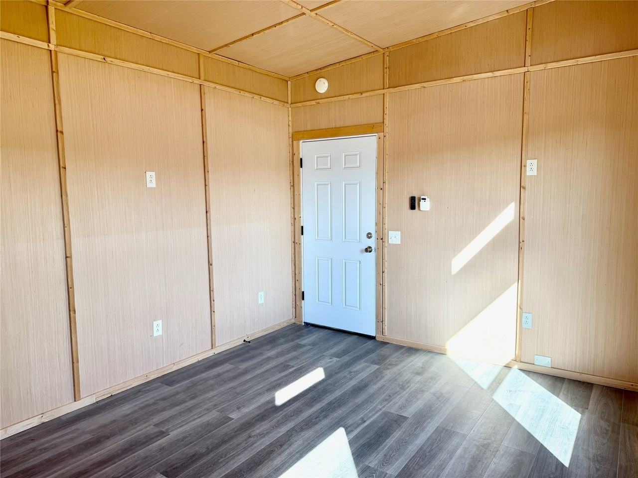 900 Partridge Ct - Photo 3 of 14