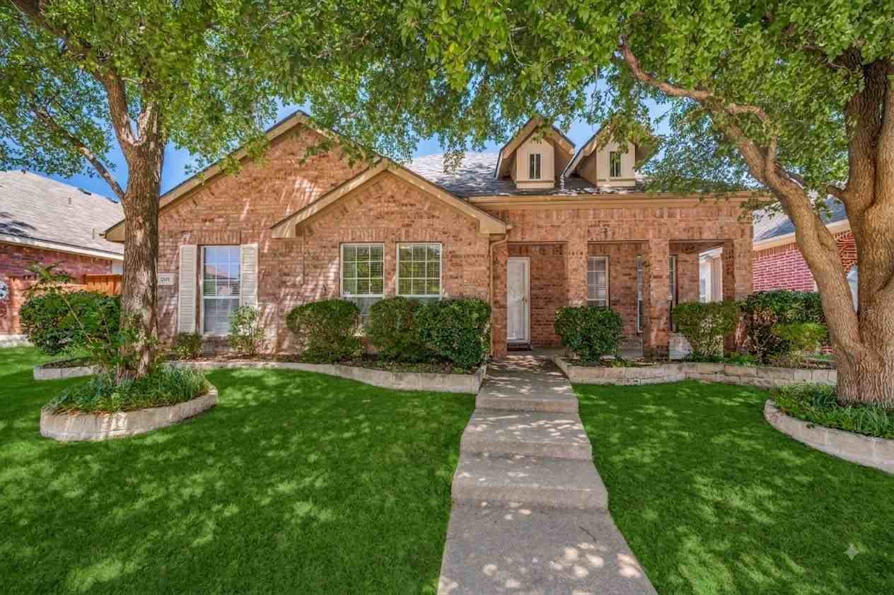 1615 Bur Oak Dr - Photo 2 of 25