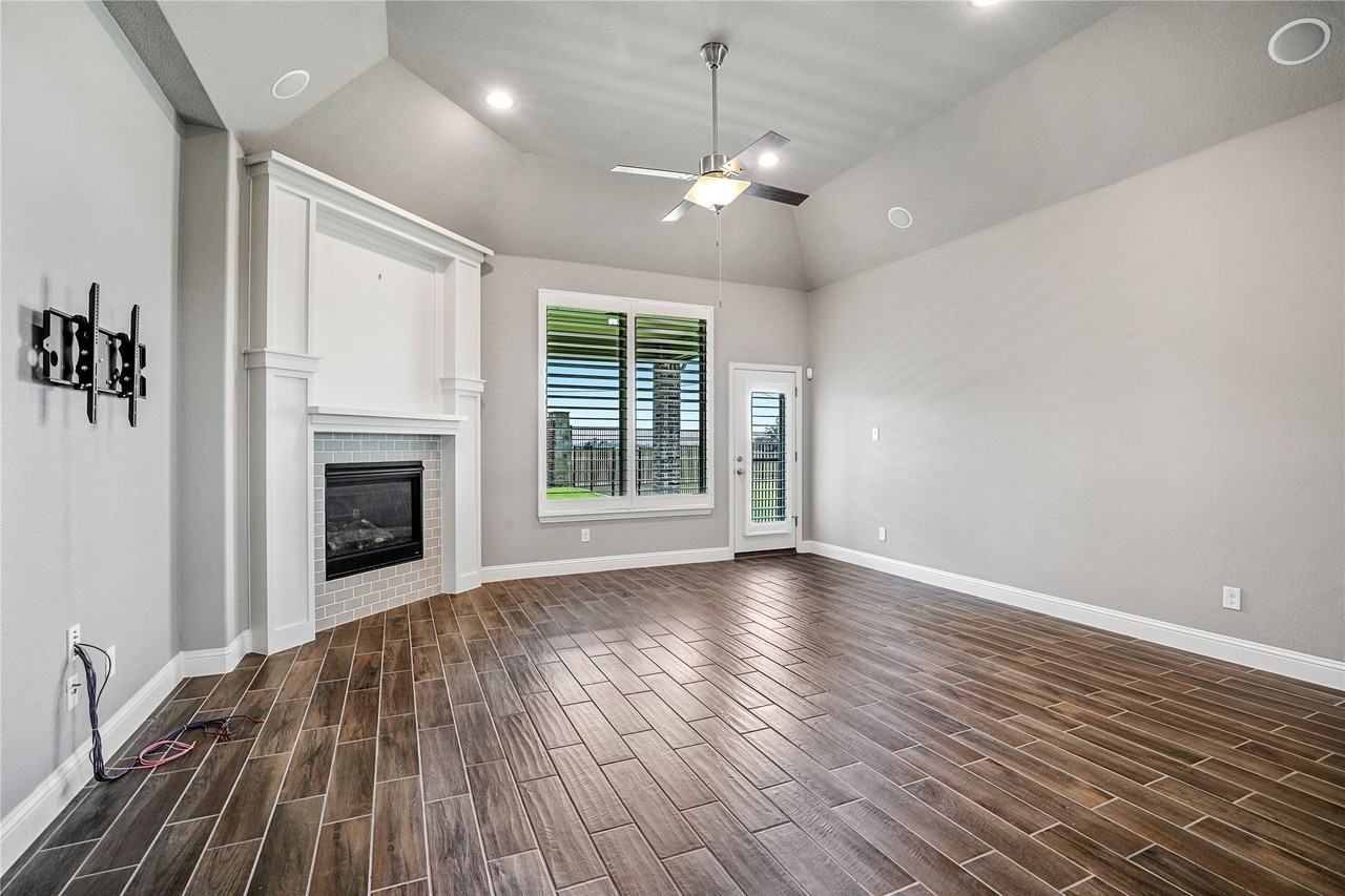 1152 Olympic Dr - Photo 4 of 20