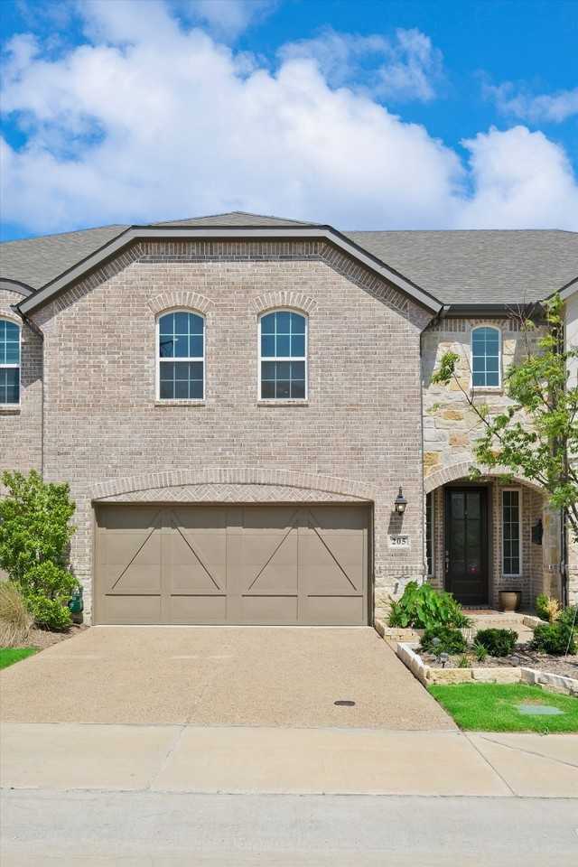 205 Somerset Dr - Photo 3 of 32