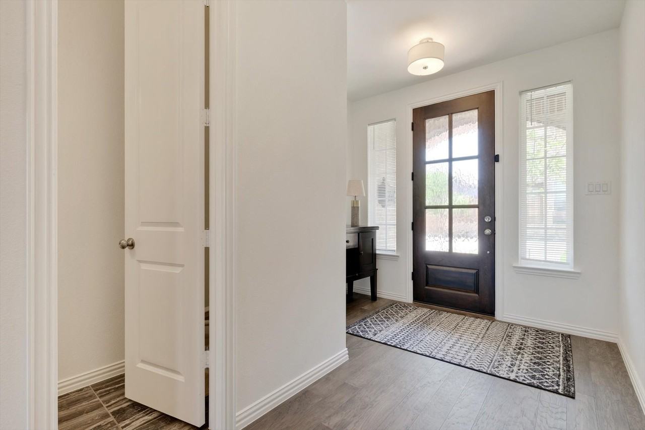 205 Somerset Dr - Photo 6 of 32