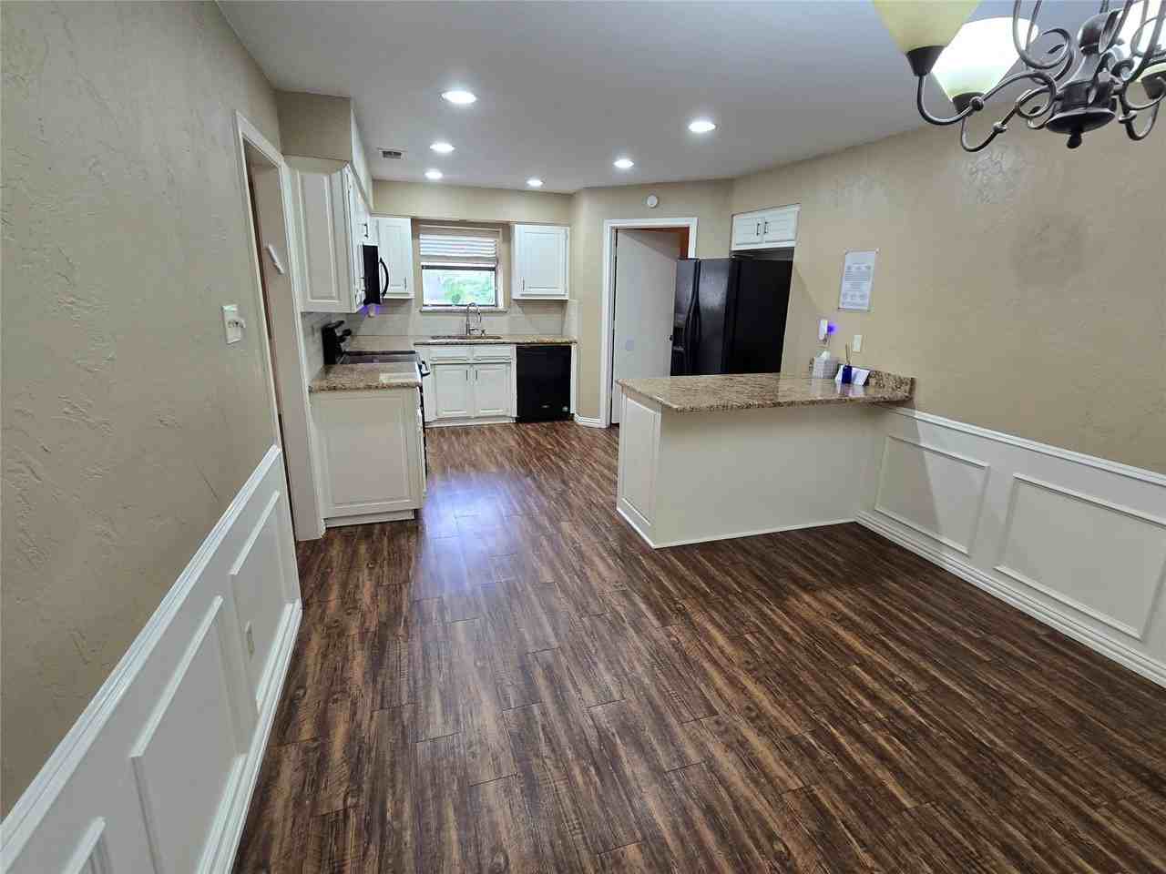 3216 Bandolino Ln - Photo 6 of 22