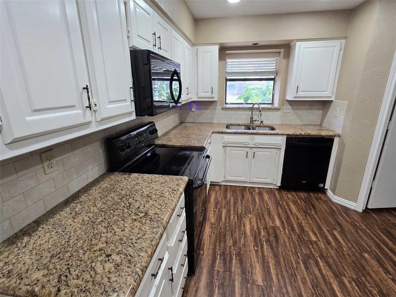 3216 Bandolino Ln - Photo 7 of 22