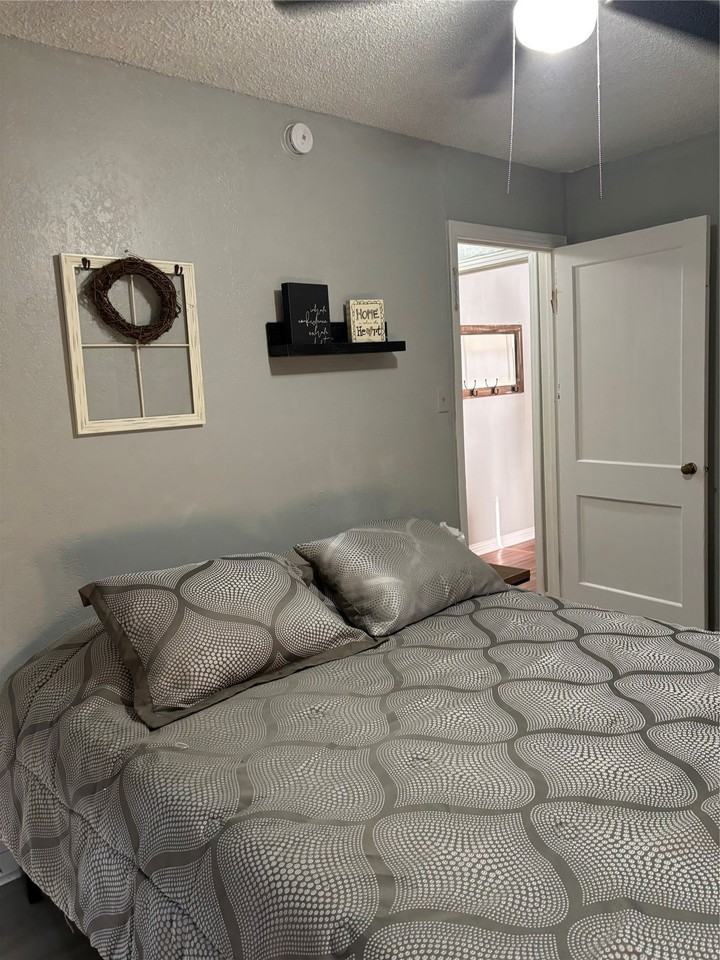 1009 Beech St - Photo 3 of 16