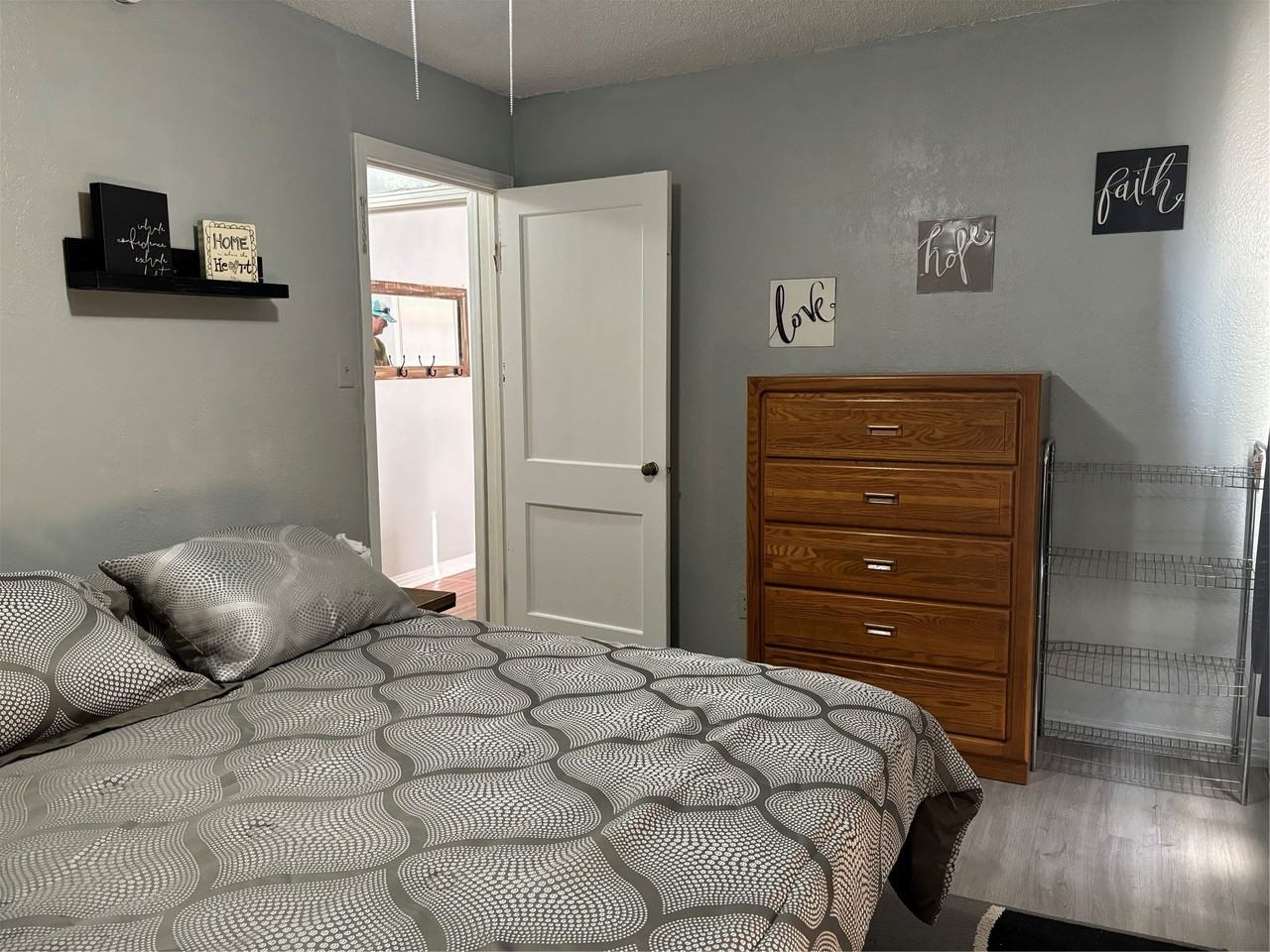 1009 Beech St - Photo 4 of 16