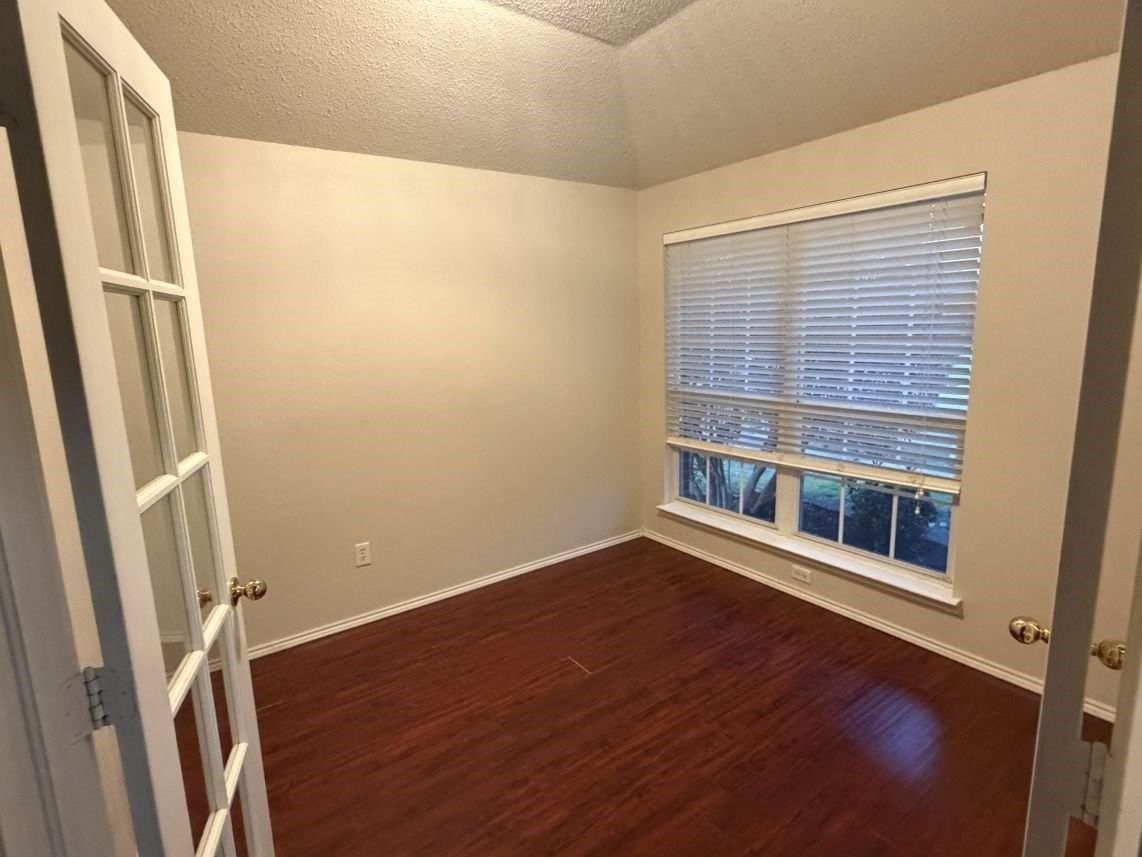 9189 Chivalry Ct - Photo 3 of 17