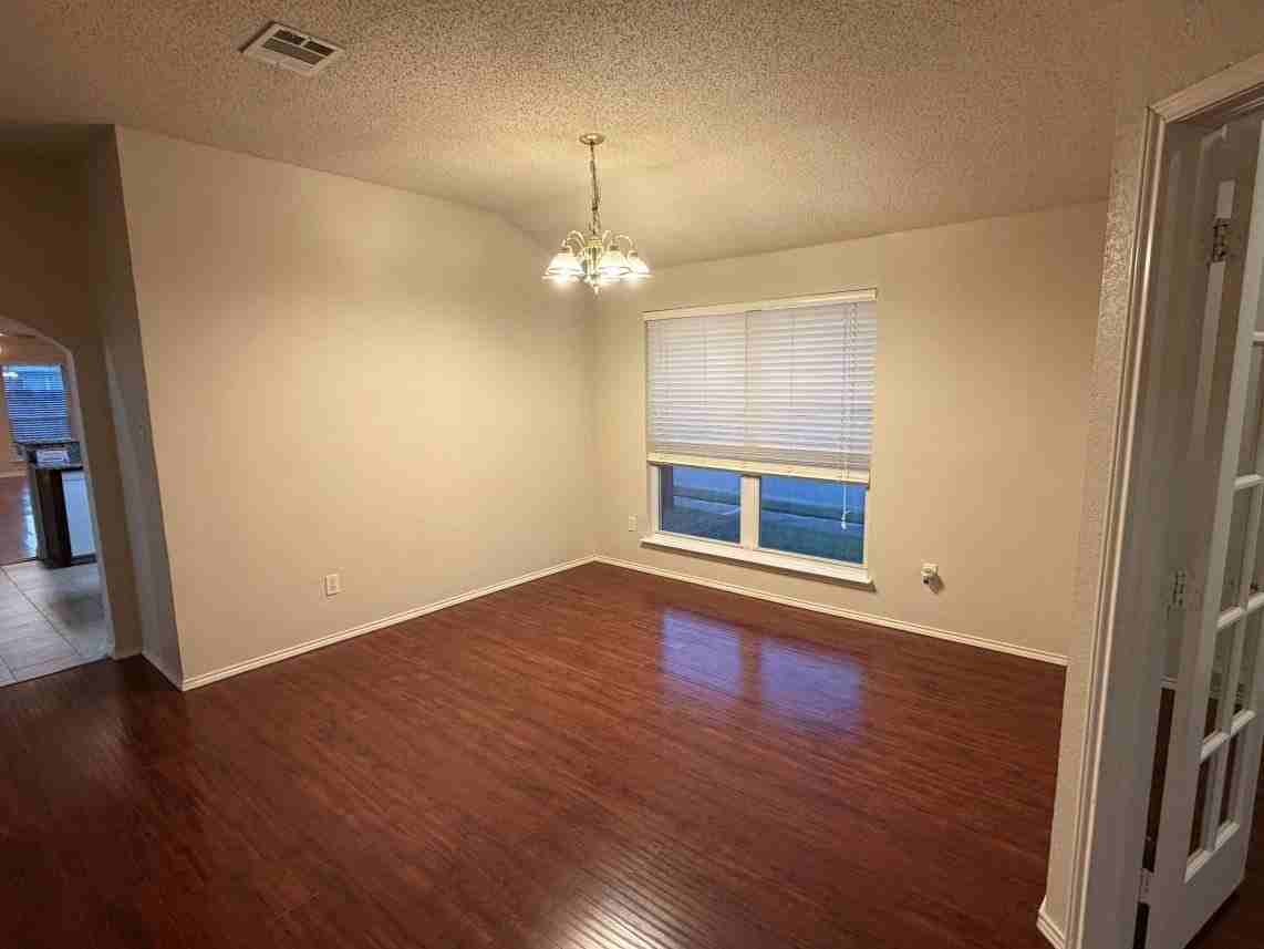 9189 Chivalry Ct - Photo 5 of 17