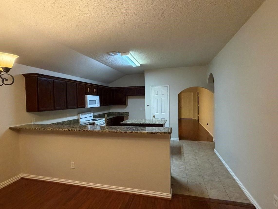 9189 Chivalry Ct - Photo 7 of 17