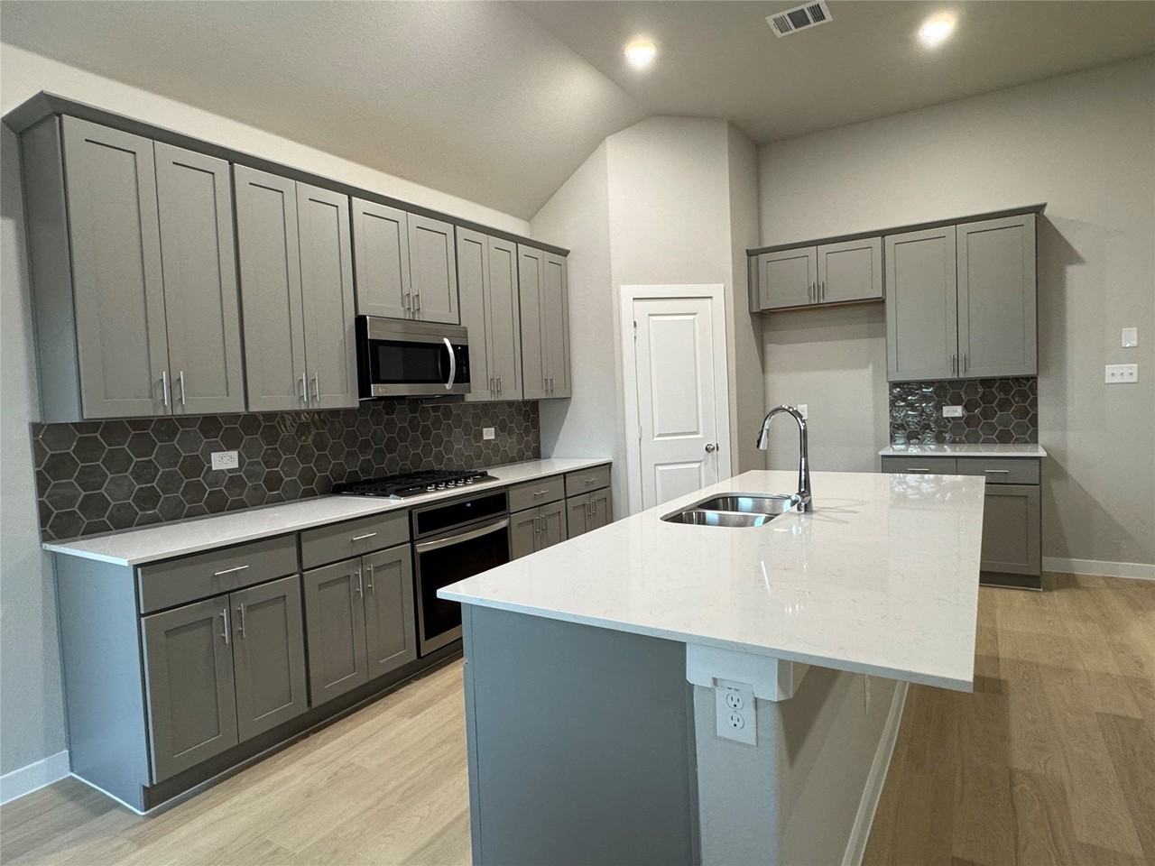 400 Stone Hollow Dr - Photo 4 of 22