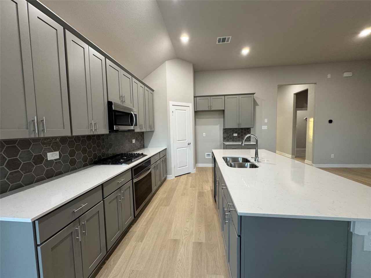 400 Stone Hollow Dr - Photo 5 of 22