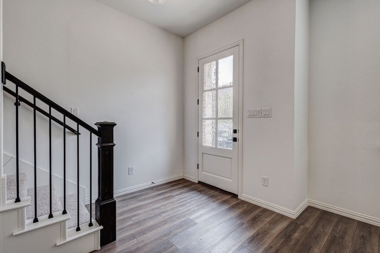 4416 Henderson Ave - Photo 4 of 27