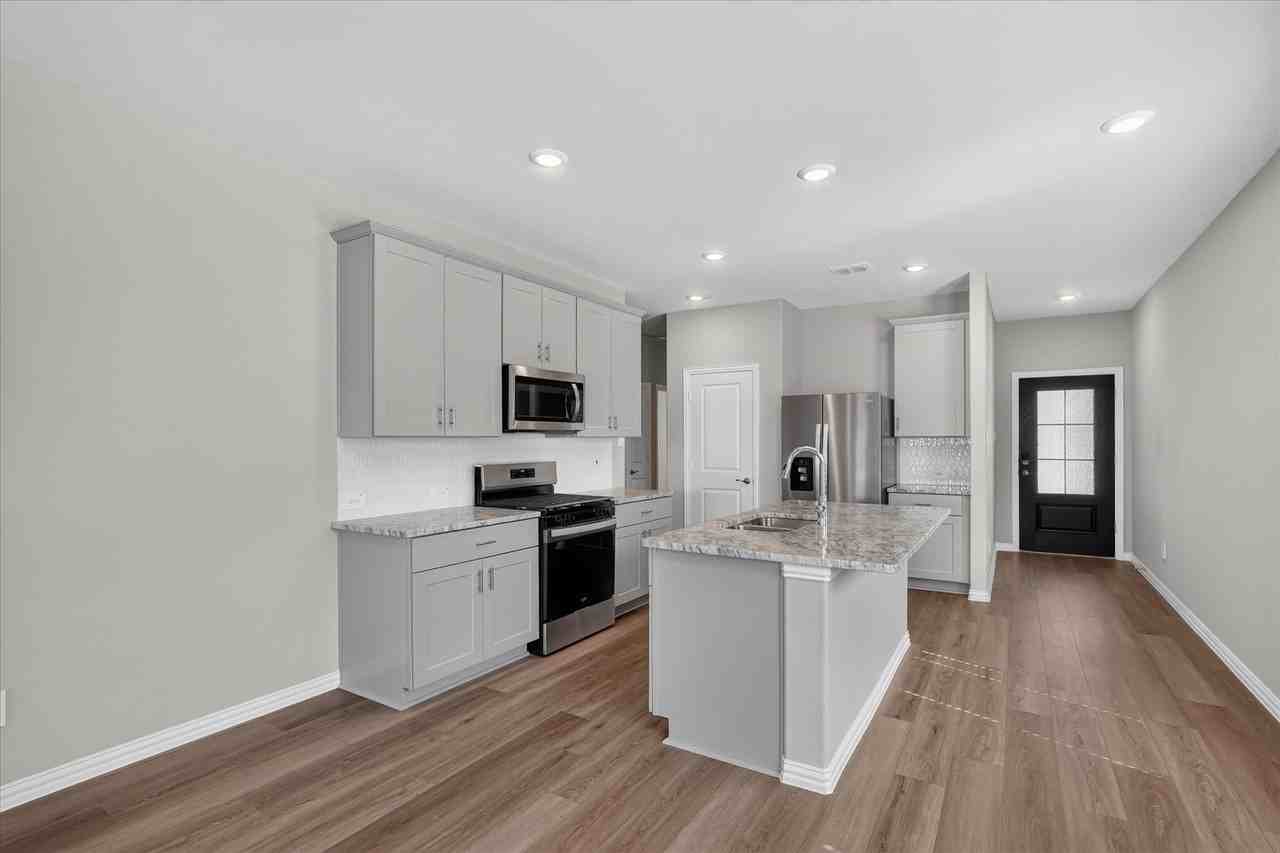 1616 Arches Rd - Photo 2 of 17