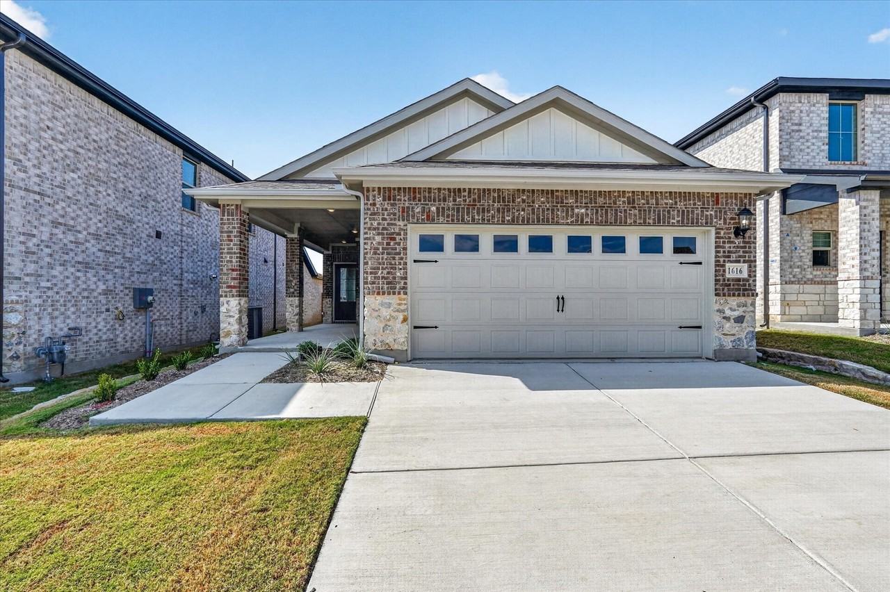 1616 Arches Rd - Photo 3 of 17